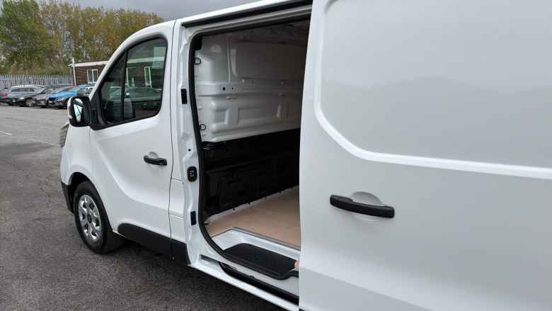 Renault Trafic Swb Diesel SL30 Blue dCi 130 Advance [Safety] Van